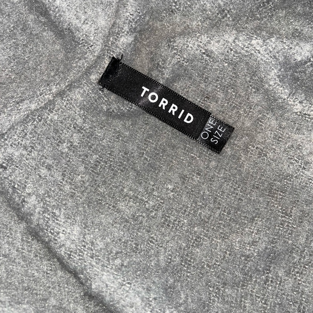 NWOT Torrid Soft Gray shawl - Picture 3 of 3